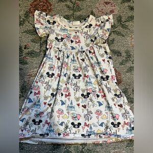 Disney boutique dress with ruffle sleeves ✨🤍
So cute, cotton 2T